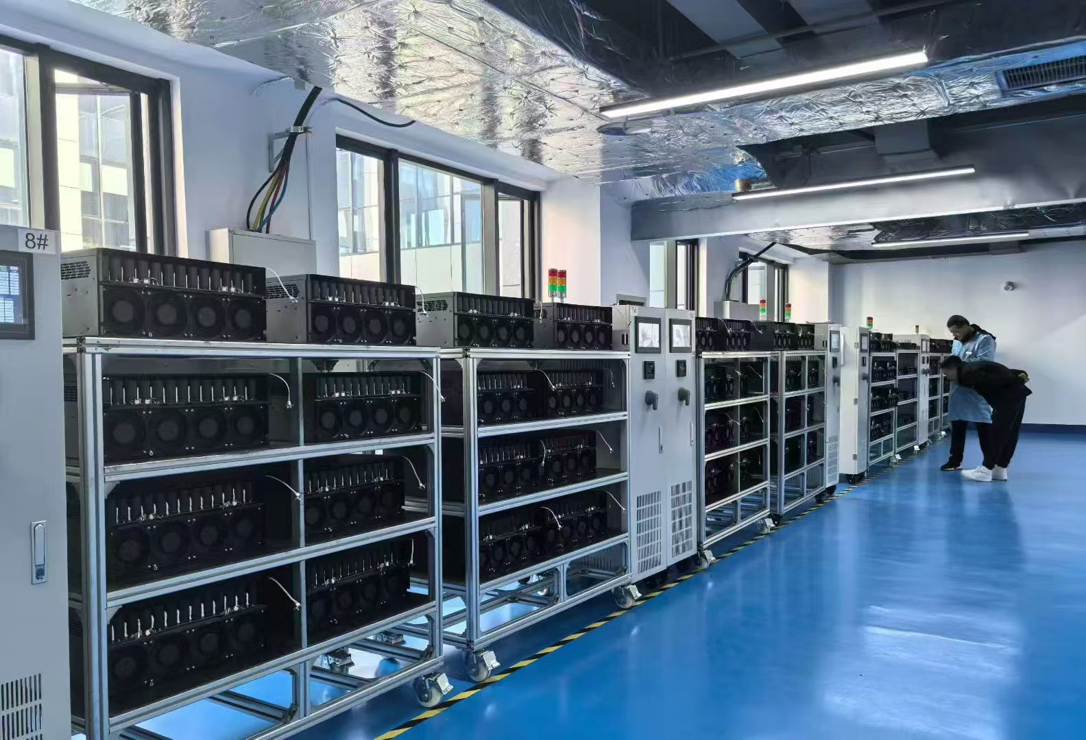 大面积的厂房仓库